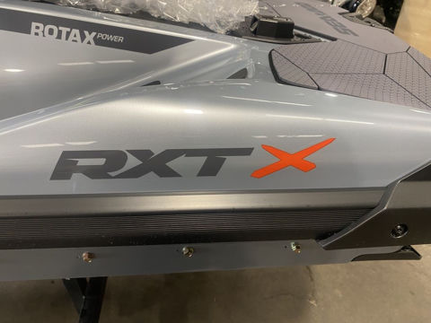 2026 Sea-Doo RXT-X™ 325 Ice Metal / Manta Green photo 5