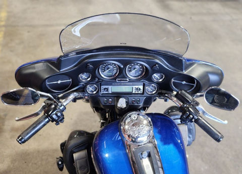 2010 Harley-Davidson FLHTK - Electra Glide® Ultra Limited photo 2