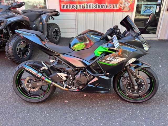 2023 Kawasaki Ninja® 400 Metallic Magnetic Dark Gray/Twilight Blue
