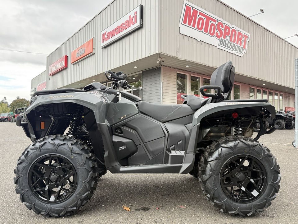 2027 Can-Am Outlander MAX XT 700 photo 1
