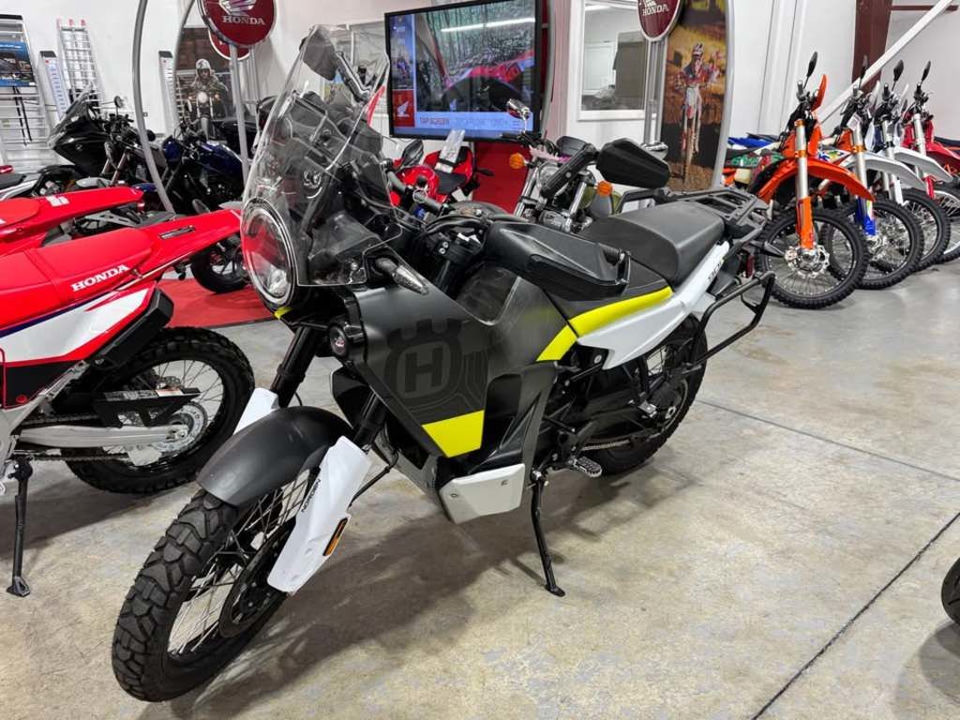 2023 Husqvarna Norden 901 photo 2