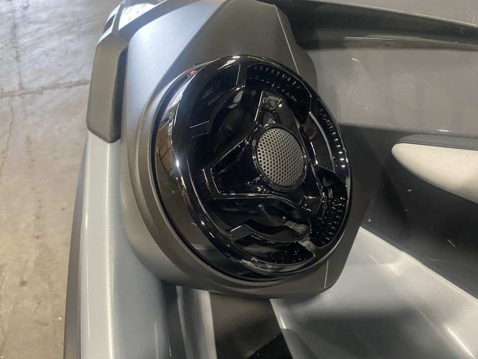 2026 Sea-Doo RXT-X™ 325 Ice Metal / Manta Green photo 4