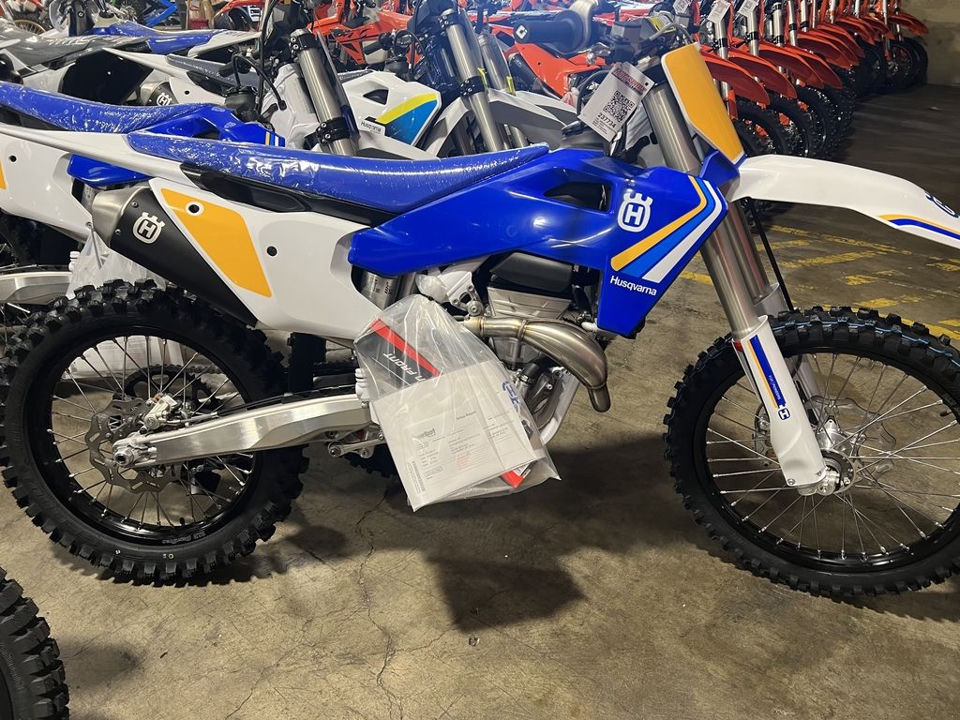 2025 Husqvarna FC 350 Heritage photo 3