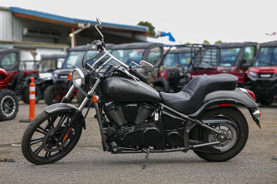 2024 Kawasaki Vulcan® 900 Classic Custom photo 11