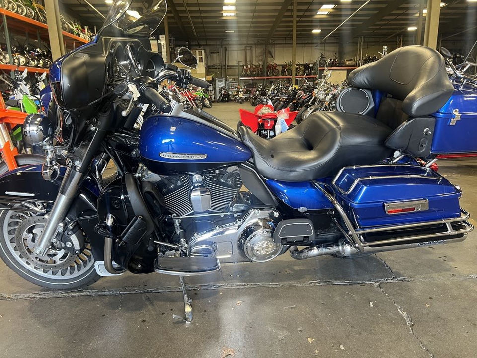 2010 Harley-Davidson FLHTK - Electra Glide® Ultra Limited photo 7