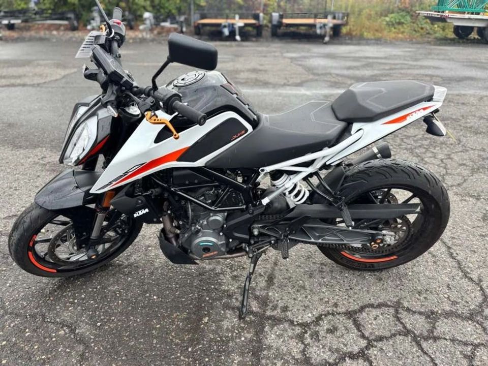 2022 KTM 390 Duke photo 2