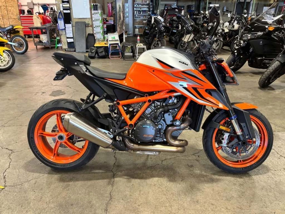 2022 KTM 1290 Super Duke R EVO photo 2