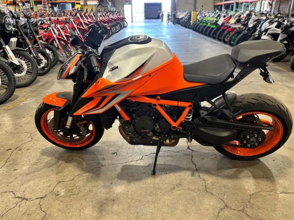 2022 KTM 1290 Super Duke R EVO photo 3